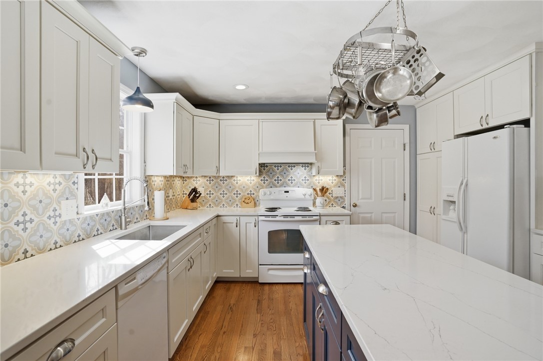 45 Gilbert Stuart Drive Warwick, RI 02818 - Photo 6 of 47