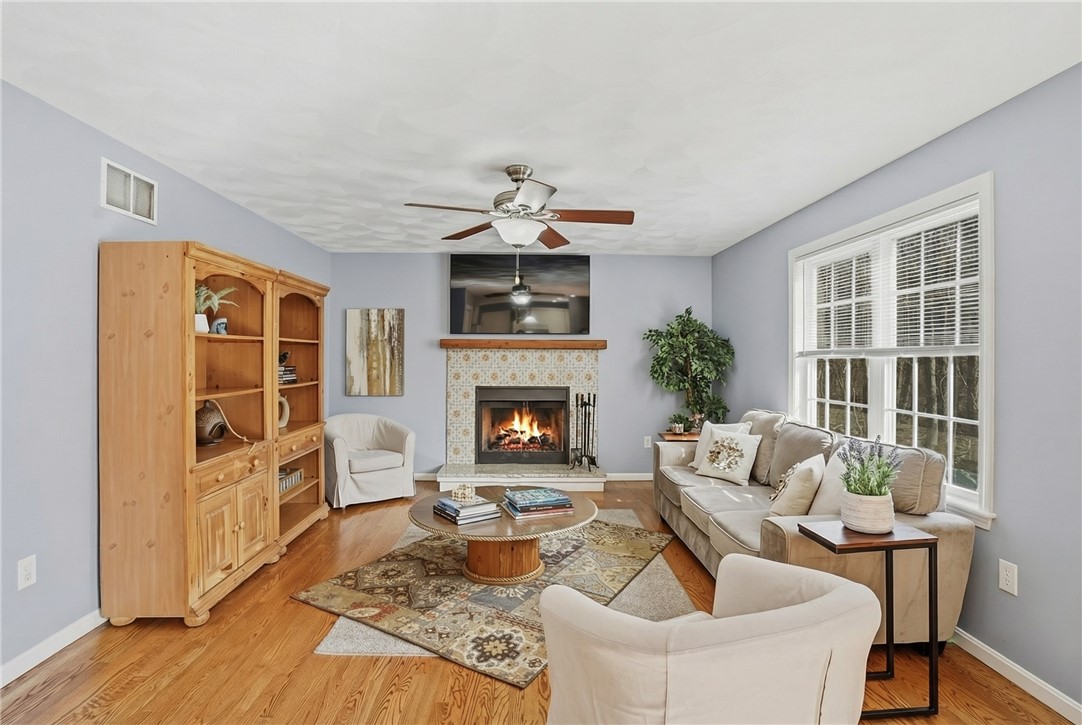 45 Gilbert Stuart Drive Warwick, RI 02818 - Photo 10 of 47