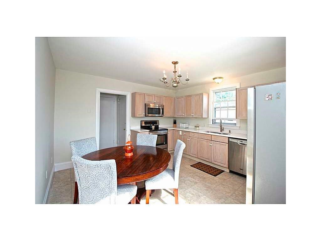 23 Old Beach Road, Unit 4 Newport, RI 02840 - Photo 11 of 25 Gallery Image 11
