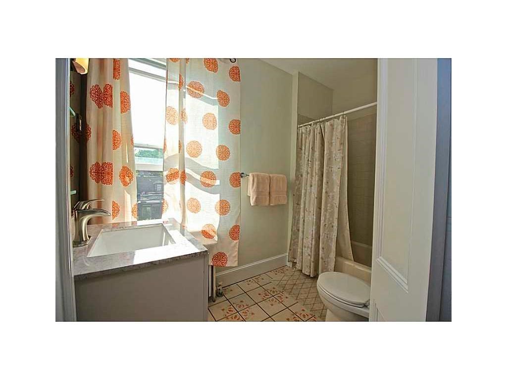 23 Old Beach Road, Unit 4 Newport, RI 02840 - Photo 16 of 25 Gallery Image 16