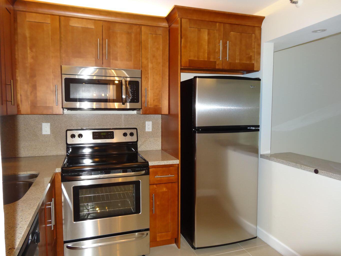 9235 Southwest 8th Street, Unit 210 Boca Raton, FL 33428 - Photo 2 of 7 20130721202051251834000000-o