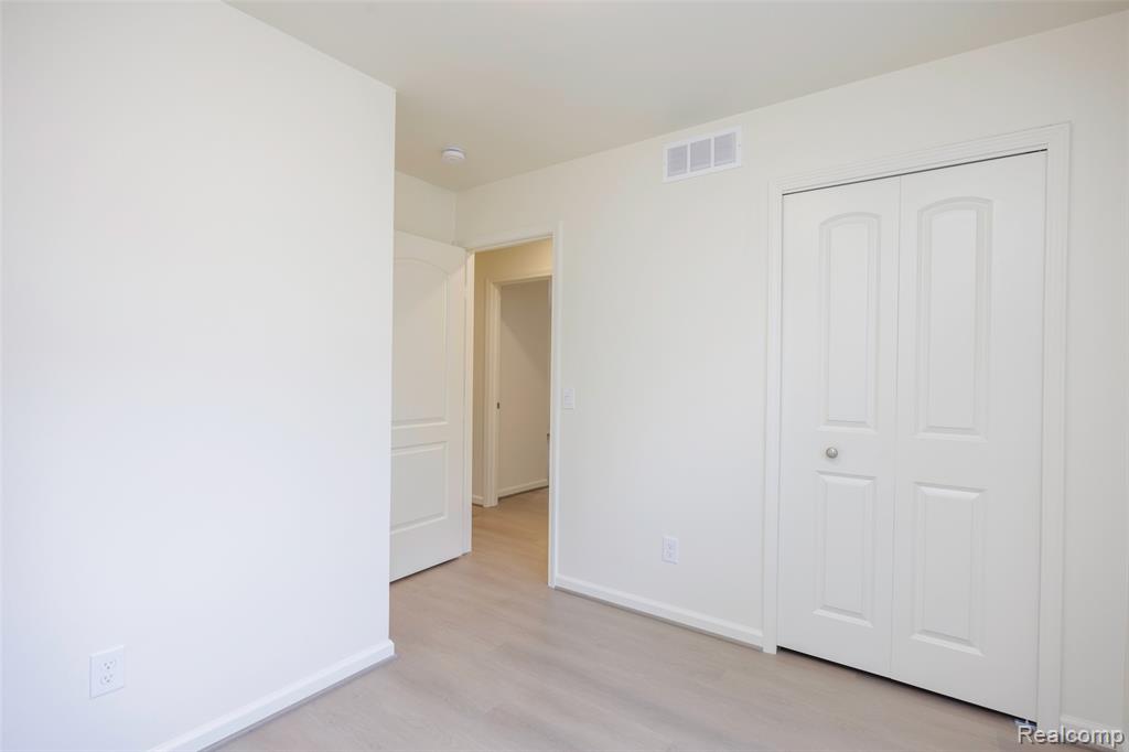 20505 Ridgemont Road Harper Woods, MI 48225 - Photo 23 of 48