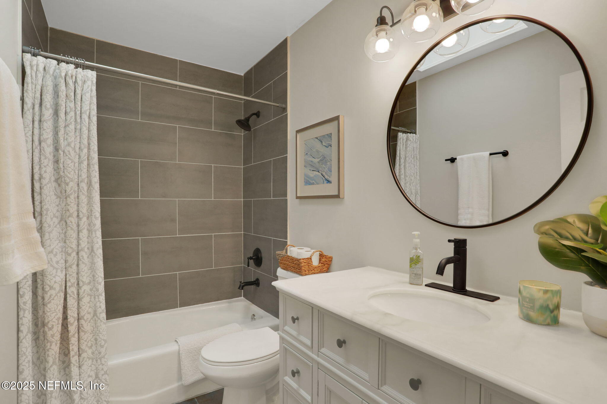 5182 Rathbone Drive Jacksonville, FL 32257 - Photo 20 of 30 Hall Bathroom