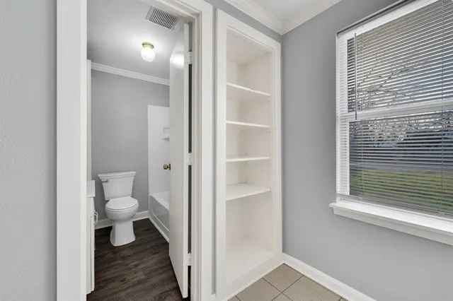 $1,350 | 412 East Avenue F, Midlothian, TX 76065