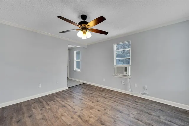 $1,350 | 412 East Avenue F, Midlothian, TX 76065