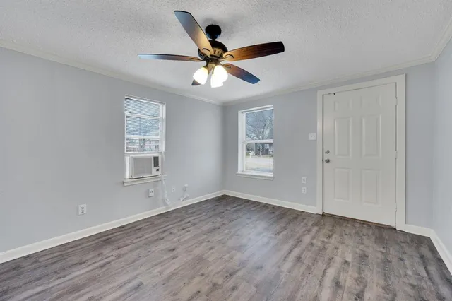 $1,350 | 412 East Avenue F, Midlothian, TX 76065