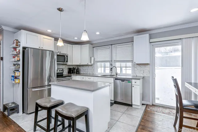 $499,000 | 2700 Falcon Avenue, Medford, NY 11763