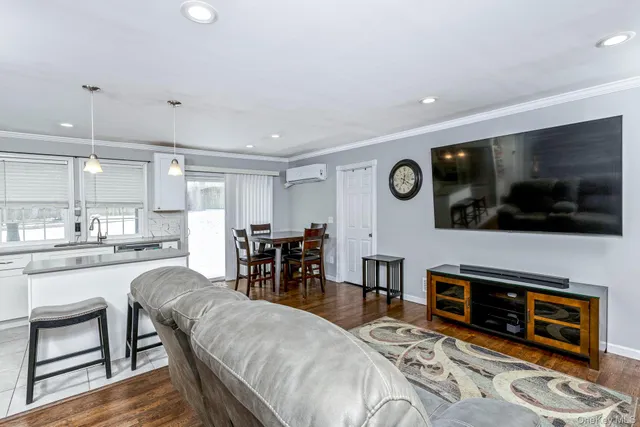 $499,000 | 2700 Falcon Avenue, Medford, NY 11763