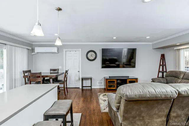 $499,000 | 2700 Falcon Avenue, Medford, NY 11763