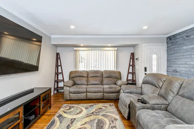 $499,000 | 2700 Falcon Avenue, Medford, NY 11763