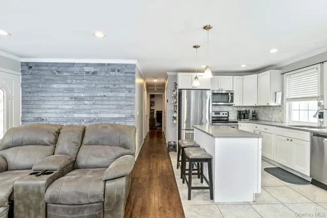 $499,000 | 2700 Falcon Avenue, Medford, NY 11763