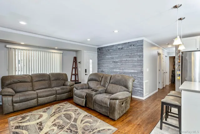 $499,000 | 2700 Falcon Avenue, Medford, NY 11763