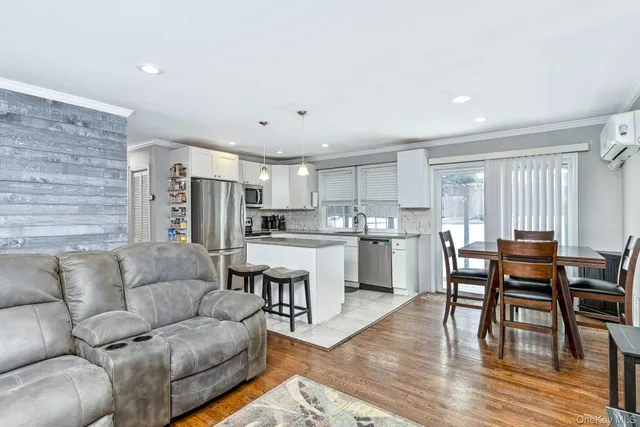 $499,000 | 2700 Falcon Avenue, Medford, NY 11763