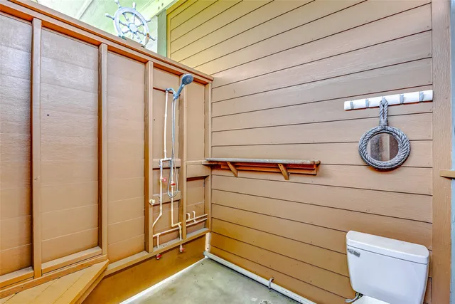 $790,000 | 950 Seadrift Drive, Crystal Beach, TX 77650