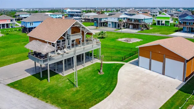 $790,000 | 950 Seadrift Drive, Crystal Beach, TX 77650