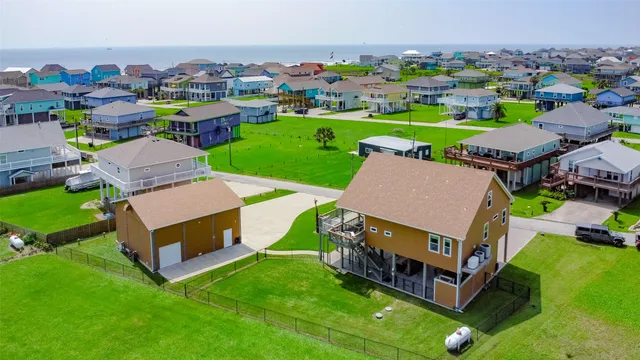 $790,000 | 950 Seadrift Drive, Crystal Beach, TX 77650