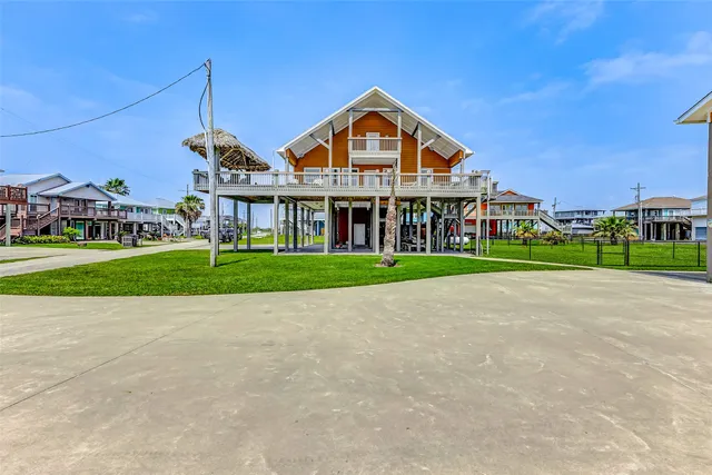 $790,000 | 950 Seadrift Drive, Crystal Beach, TX 77650
