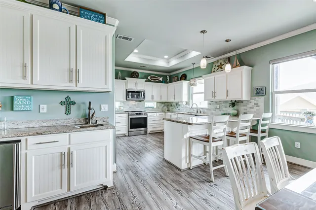 $790,000 | 950 Seadrift Drive, Crystal Beach, TX 77650