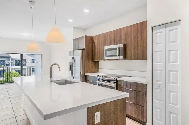 $2,690 | 7865 Northwest 104th Avenue, Unit 33, Doral, FL 33178