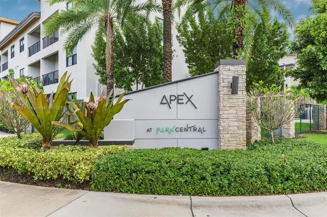 $2,690 | 7865 Northwest 104th Avenue, Unit 33, Doral, FL 33178