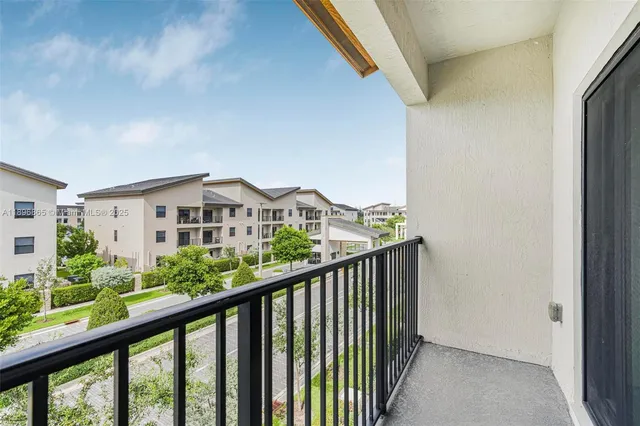 $2,690 | 7865 Northwest 104th Avenue, Unit 33, Doral, FL 33178