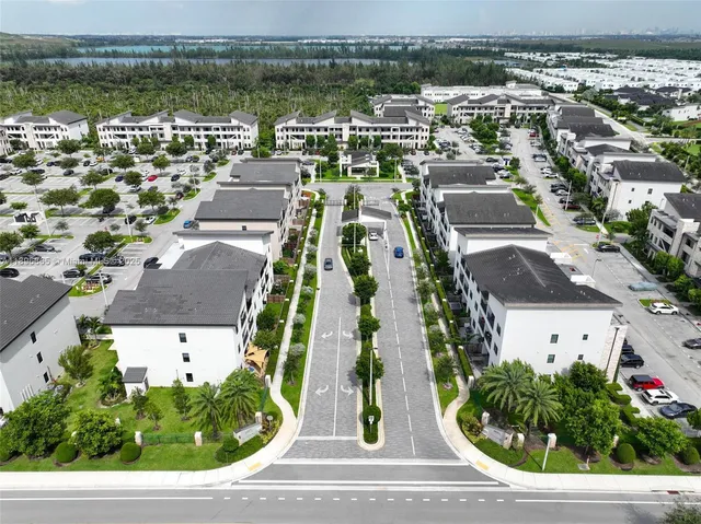 $2,690 | 7865 Northwest 104th Avenue, Unit 33, Doral, FL 33178