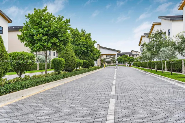 $2,690 | 7865 Northwest 104th Avenue, Unit 33, Doral, FL 33178