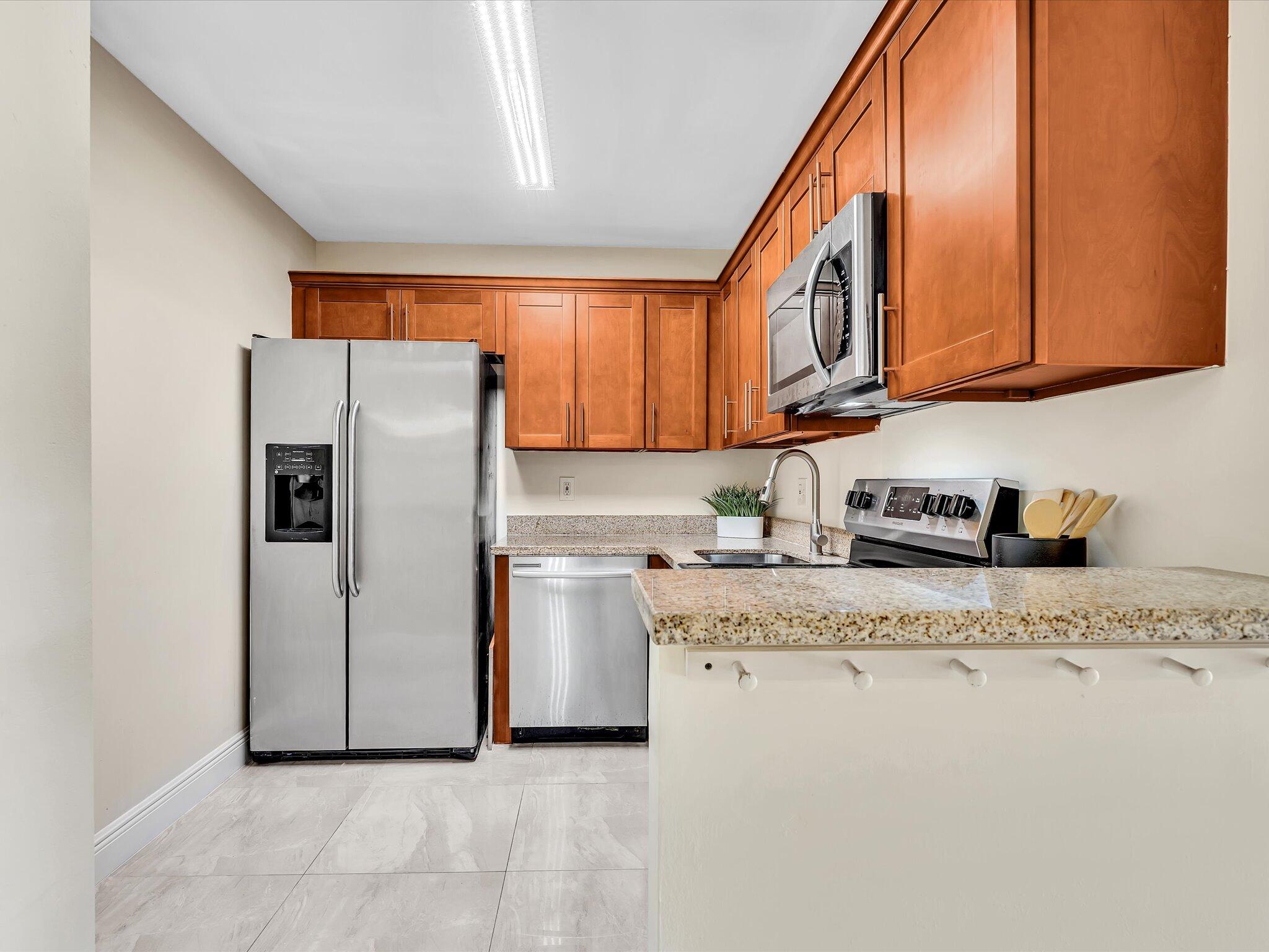 470 Northwest 20th Street, Unit 3020 Boca Raton, FL 33431 - Photo 8 of 43 Well Equipped Kitchen