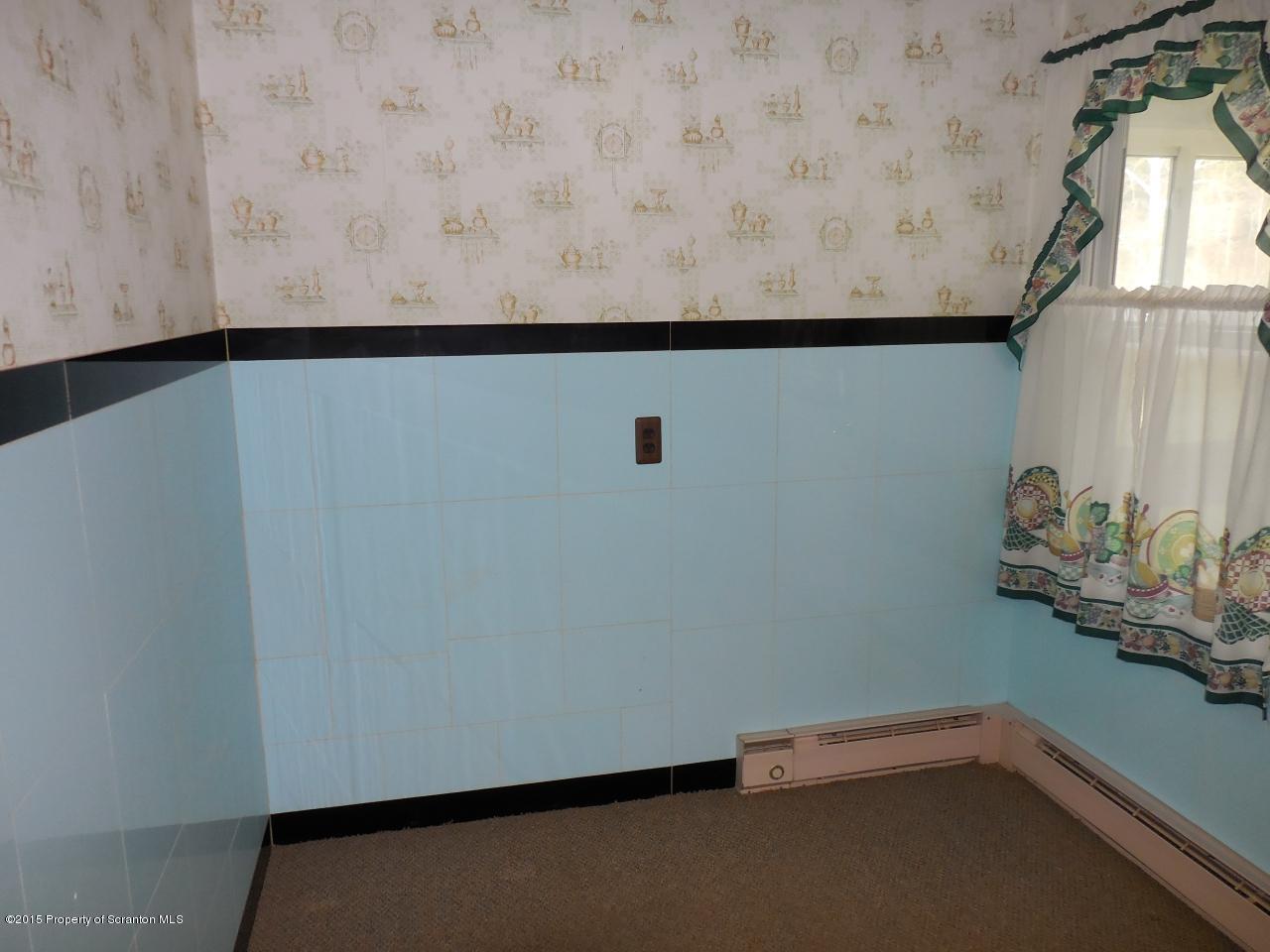 137 Glendale Road Pittston, PA 18640 - Photo 4 of 12 a view of small space