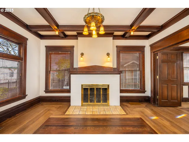 $595,000 | 990 West 7th Avenue, Eugene, OR 97402