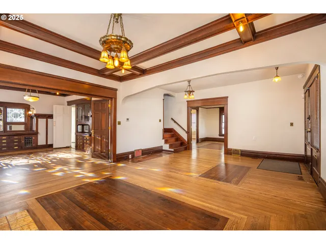 $595,000 | 990 West 7th Avenue, Eugene, OR 97402