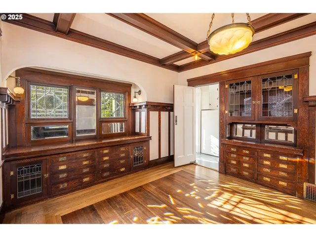 $595,000 | 990 West 7th Avenue, Eugene, OR 97402