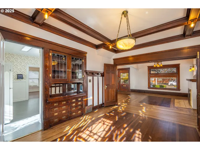 $595,000 | 990 West 7th Avenue, Eugene, OR 97402