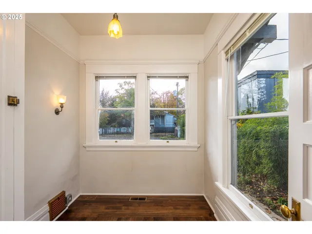 $595,000 | 990 West 7th Avenue, Eugene, OR 97402