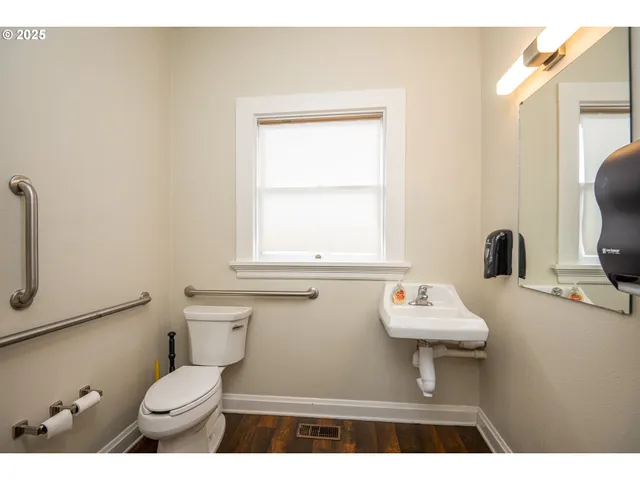 $595,000 | 990 West 7th Avenue, Eugene, OR 97402