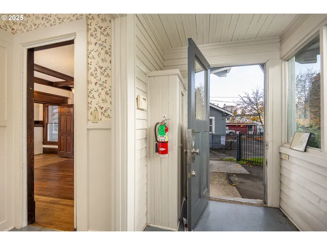 $595,000 | 990 West 7th Avenue, Eugene, OR 97402