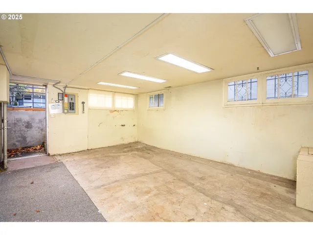 $595,000 | 990 West 7th Avenue, Eugene, OR 97402