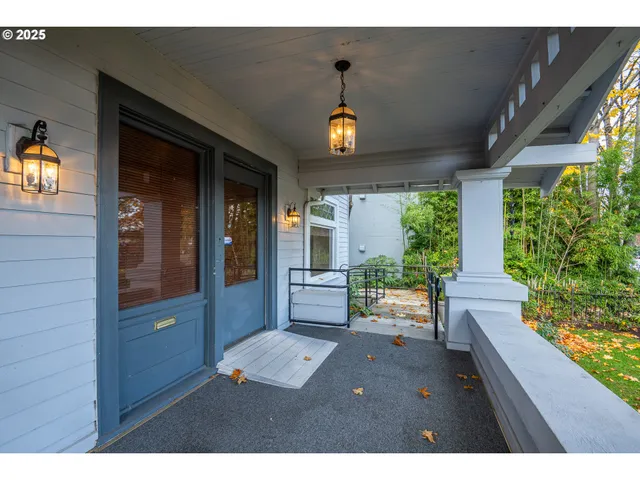 $595,000 | 990 West 7th Avenue, Eugene, OR 97402