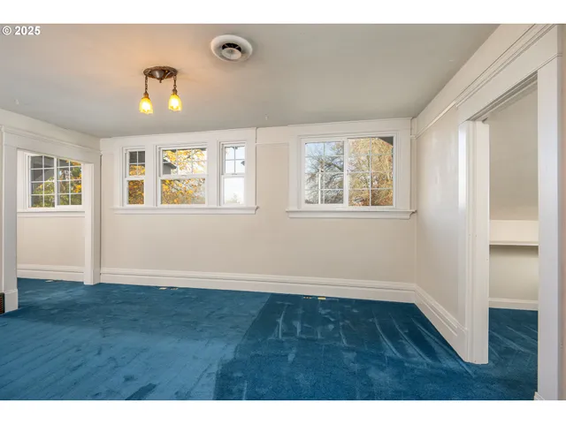 $595,000 | 990 West 7th Avenue, Eugene, OR 97402