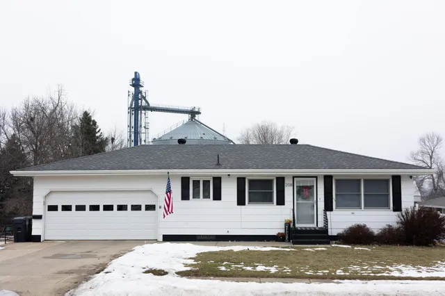 $197,500 | 208 2nd Street East, Adrian, MN 56110