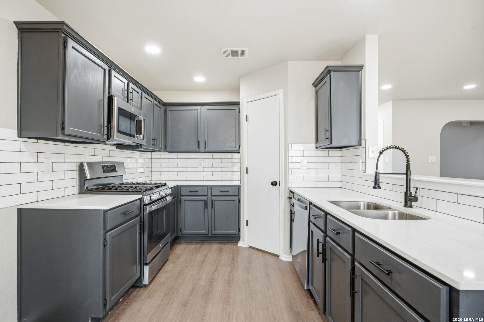 8819 Trumpet Circle Converse, TX 78109 - Photo 10 of 27