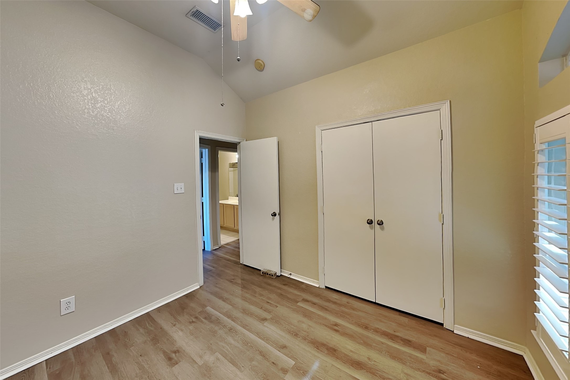 285 Mesa View Conroe, TX 77316 - Photo 11 of 16