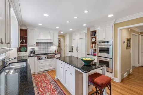 $1,100,000 | 925 Brockton Lane North, Plymouth, MN 55447
