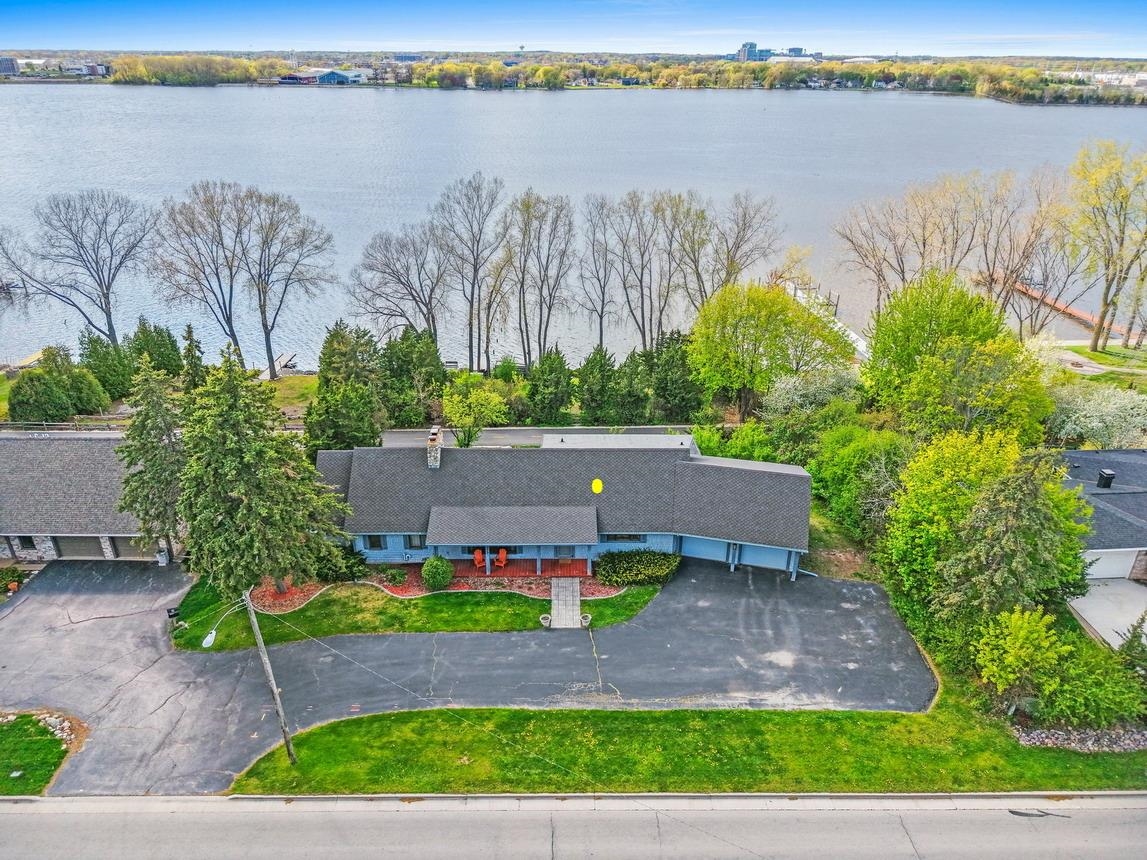 2512 Riverside Drive Green Bay, WI 54301 - Photo 6 of 79