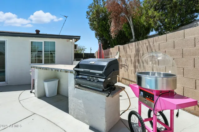 a view of a dinning table and chairs in the patio