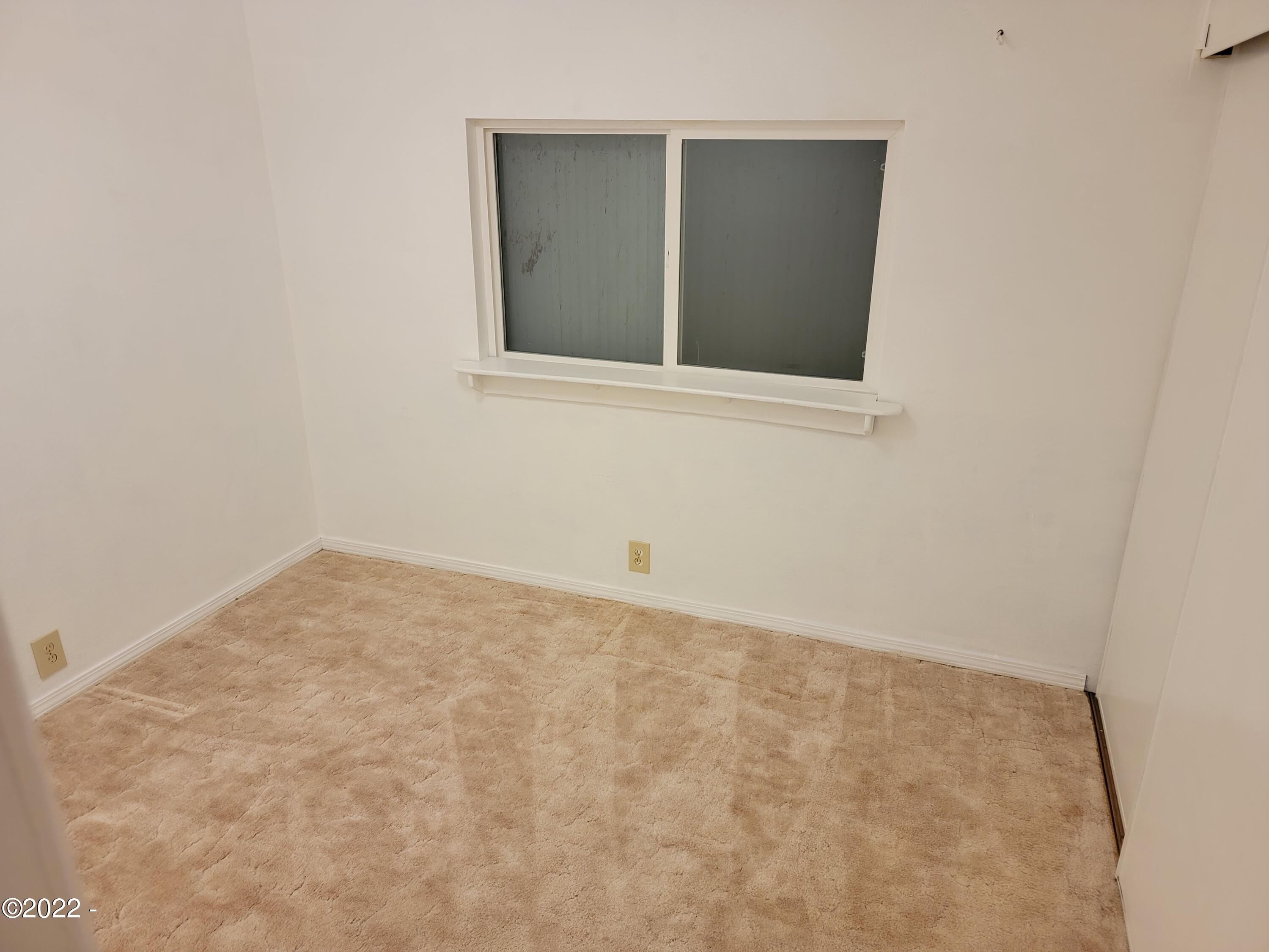 720 Collins Street Depoe Bay, OR 97341 - Photo 8 of 23 Bedroom 1