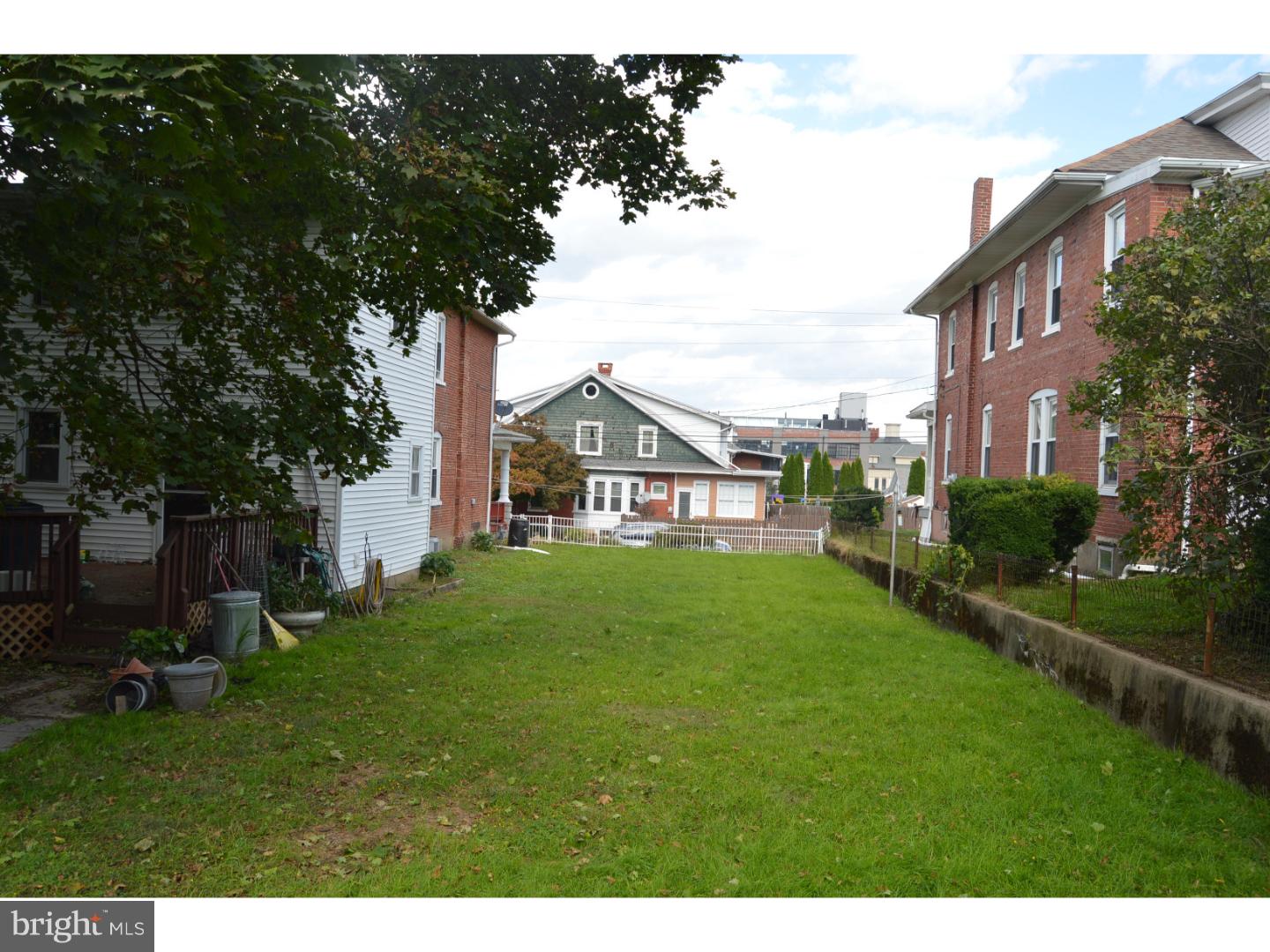 146 Washington Street Reading, PA 19607 - Photo 7 of 25 Side Yard