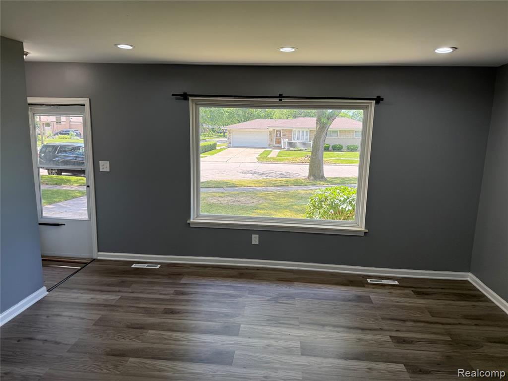 32246 Oakview Drive Warren, MI 48092 - Photo 8 of 22