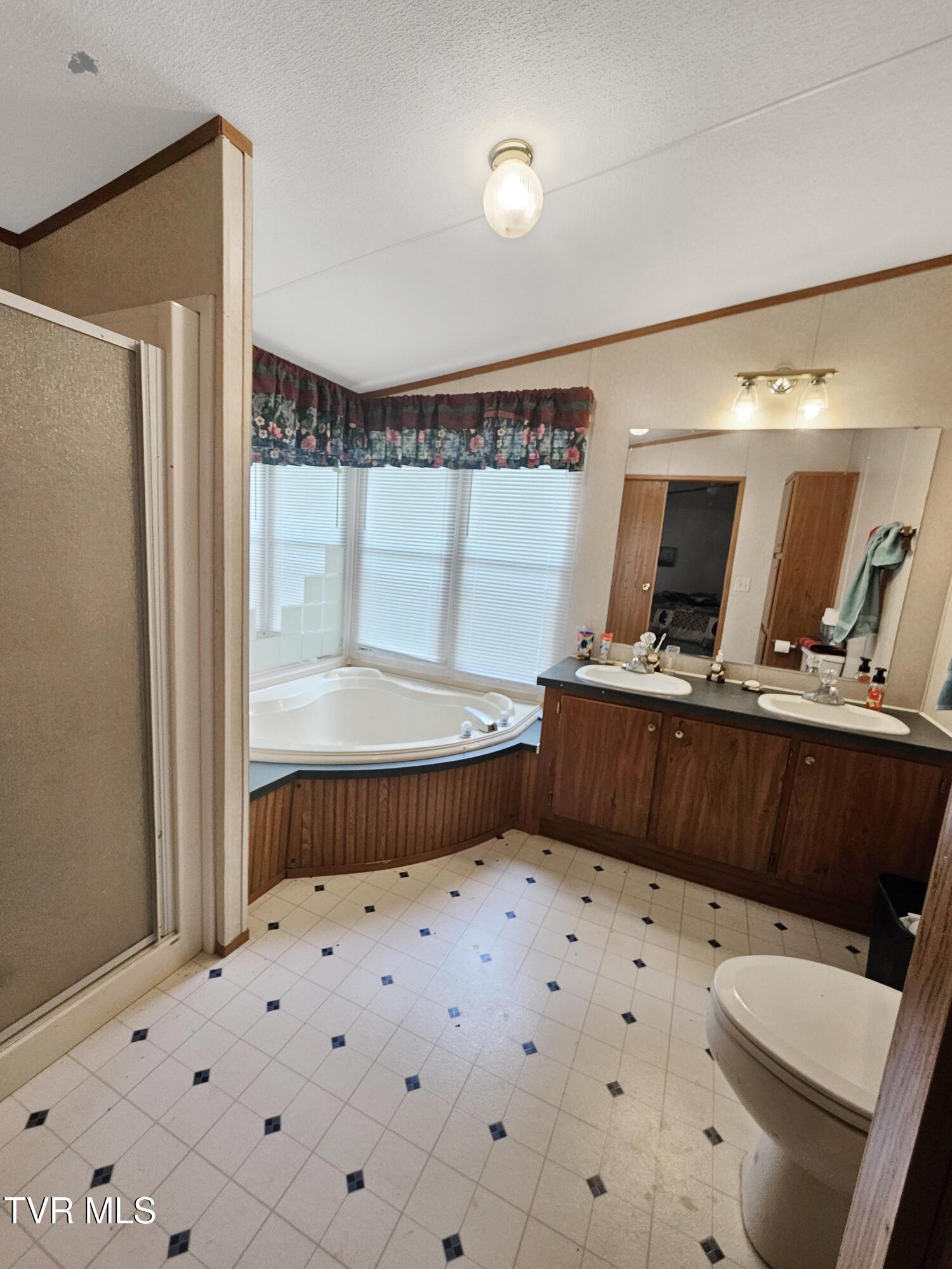 11039 Sparrow Road Abingdon, VA 24210 - Photo 20 of 26 20240819_124453