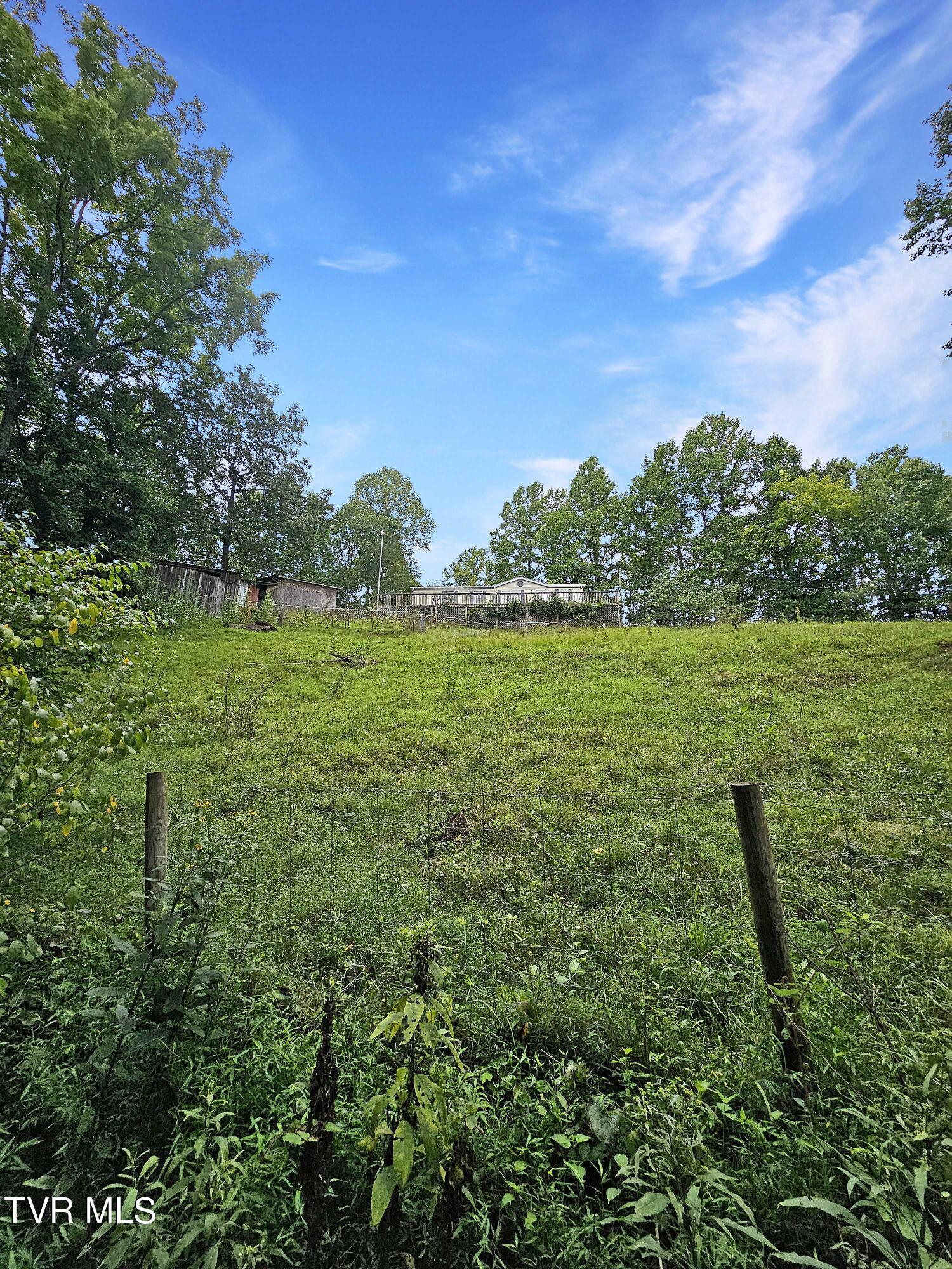 11039 Sparrow Road Abingdon, VA 24210 - Photo 3 of 26 20240819_130121